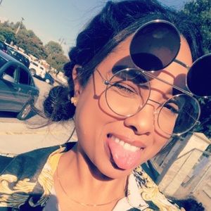 Meet your Posher, Andrea